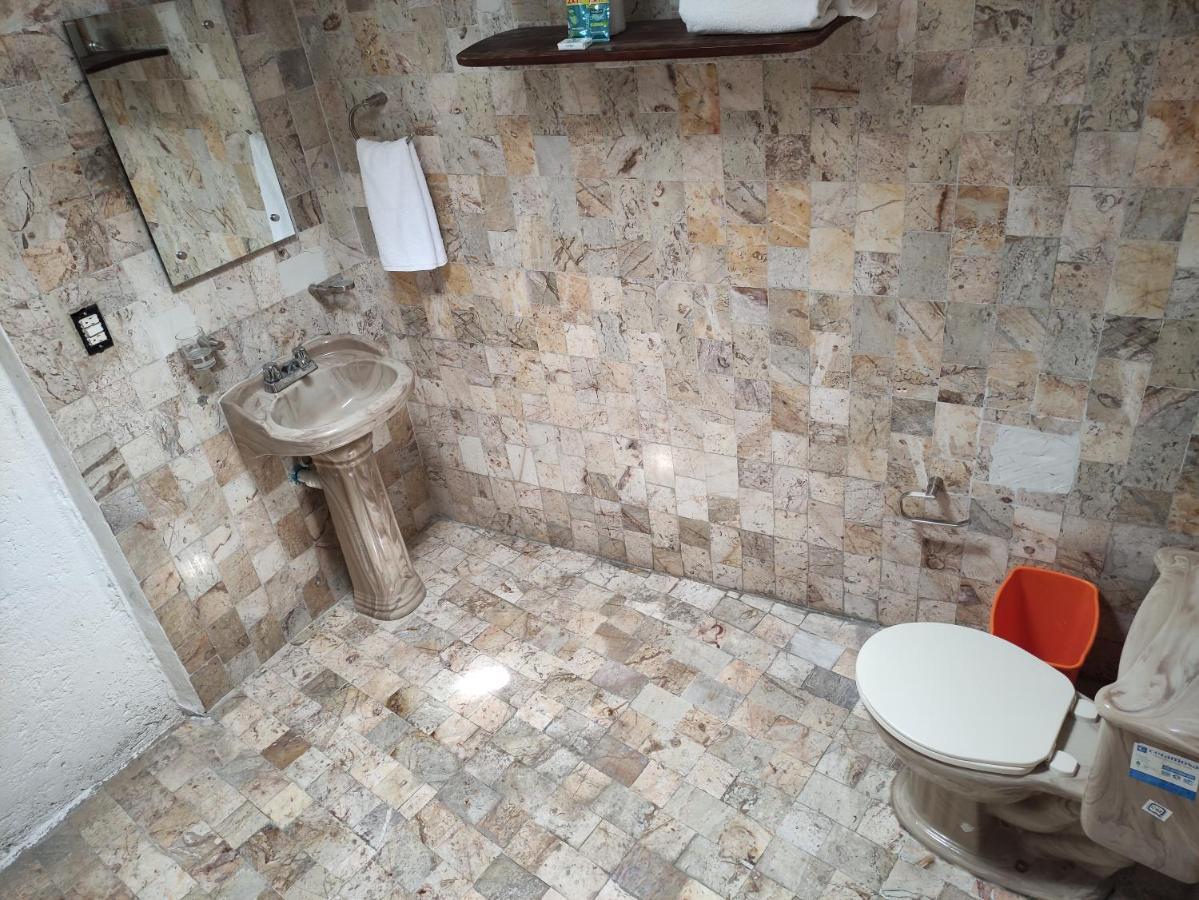 Hotel Posada Laura San Juan del Río Екстериор снимка