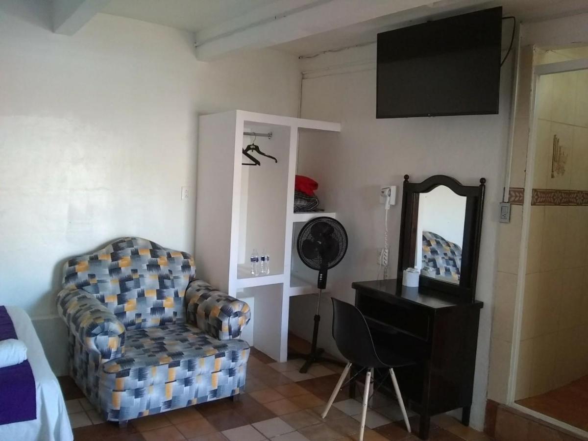 Hotel Posada Laura San Juan del Río Екстериор снимка