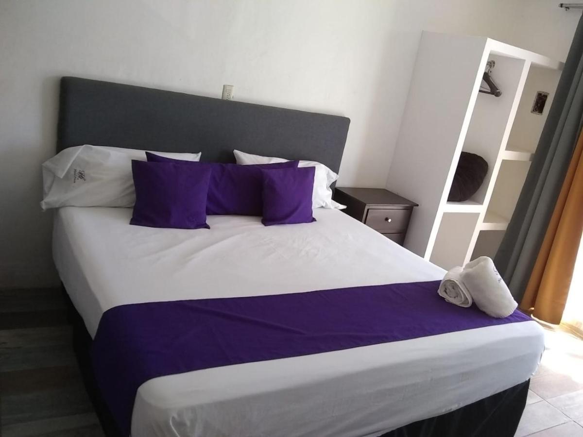 Hotel Posada Laura San Juan del Río Екстериор снимка